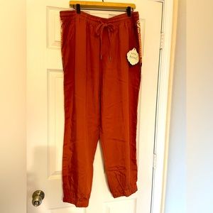 NEW WITH TAGS - Knox Rose Jogger Pant - Size XL (14/16)